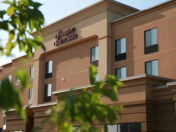 Exterior & Views 2, Hampton Inn & Suites Fairbanks, Fairbanks North Star