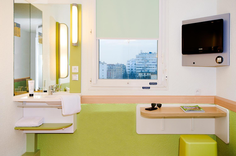 Bathroom 3, ibis budget Lille Wasquehal, Nord