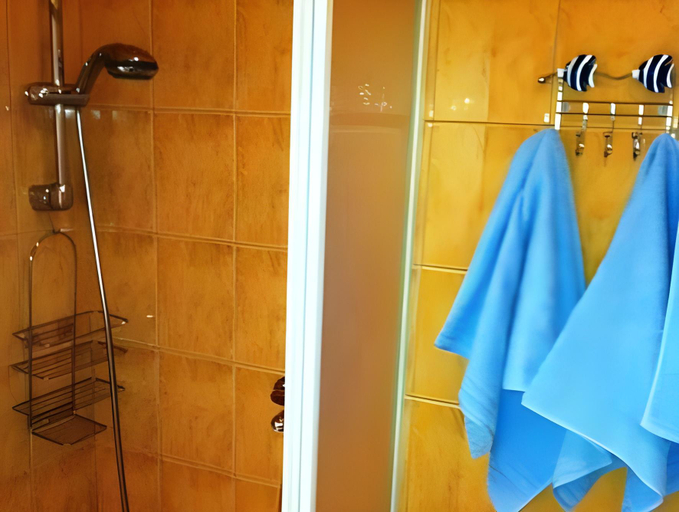 Bathroom 4, Gamma Hotel, Preili