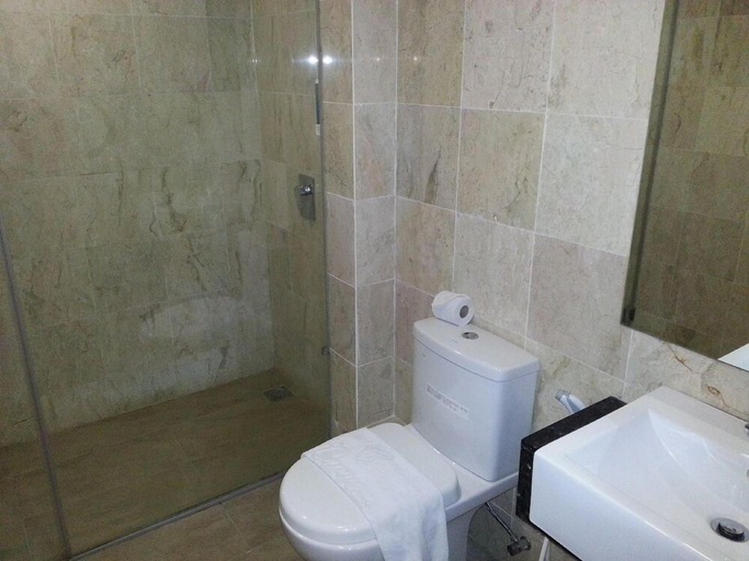 Bathroom 13