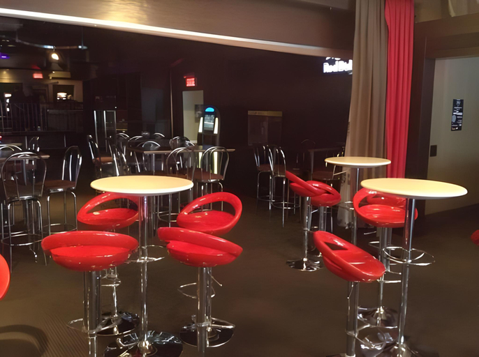 Others 5, Hotel Centre-Ville, Montmagny