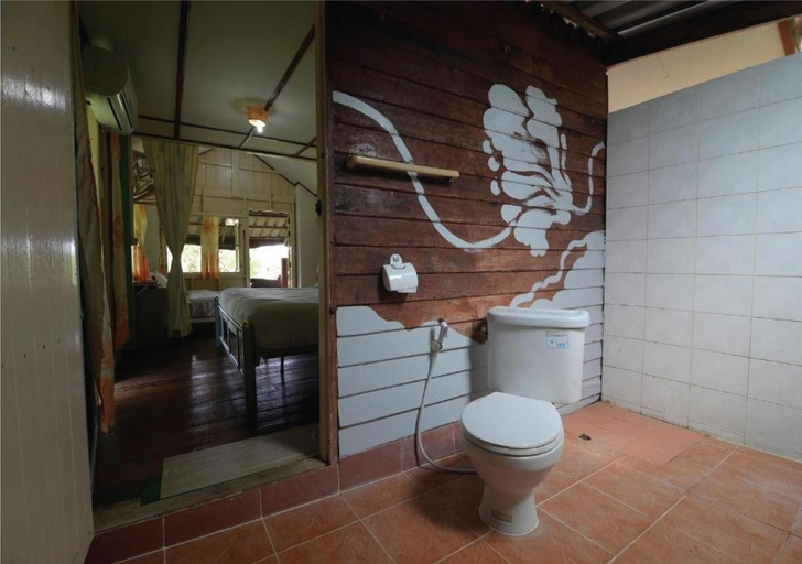 Bathroom 13