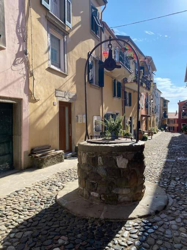 Vezzhouse, La Spezia