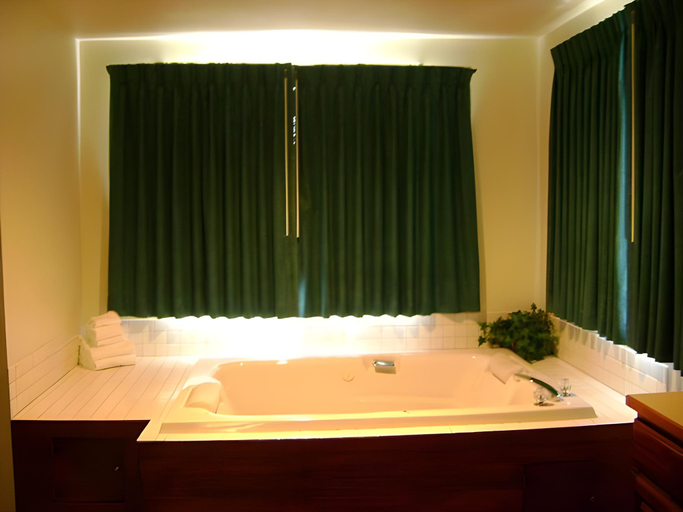 Bathroom 4, Morgan Inn and Suites Walla Walla, Umatilla
