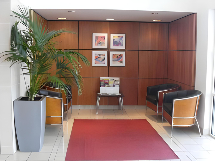 Public Area 2, Days Inn by Wyndham Stevenage North, Hertfordshire