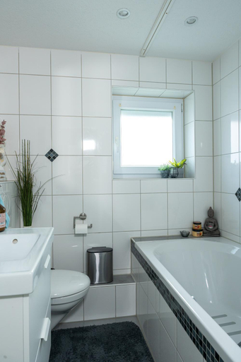 Bathroom 3, #2 Großes Zimmer mit Pool und Garten, Memmingen