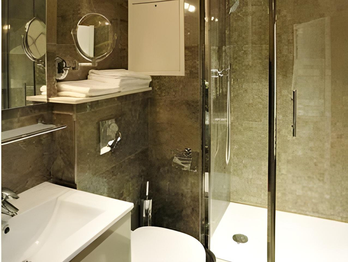 Bathroom 3, Hotel Spa Thermalia, Puy-de-Dôme