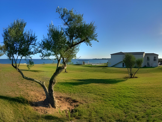 Surrounding environment, Hotel De La Pyramide, Hérault