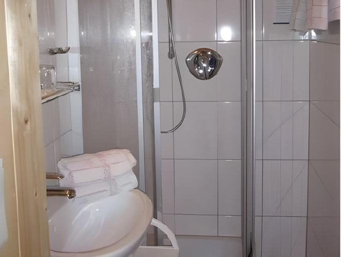 Bathroom 3, Der Ortnerhof - Hotel & Reiterhof, Lienz