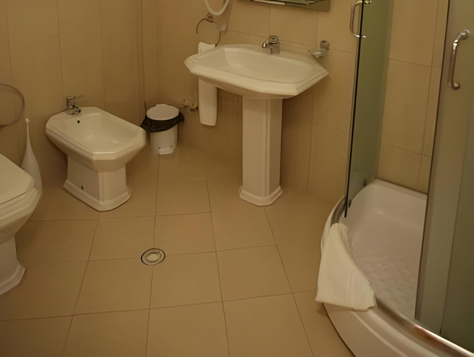 Bathroom 3, Hotel & Restaurant White City, Beratit