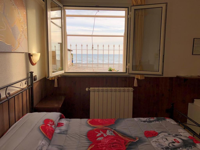 Others 4, Camere Sul Mare, Rome