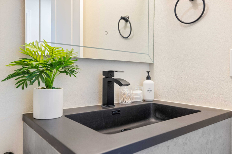 Bathroom 3, @ Marbella Lane - 4BR Cozy Home, Los Angeles