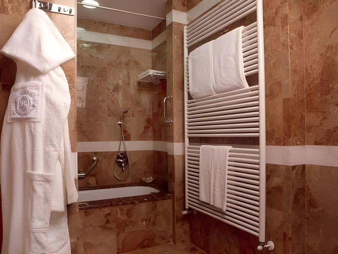 Bathroom 5, Abano Grand Hotel, Padua