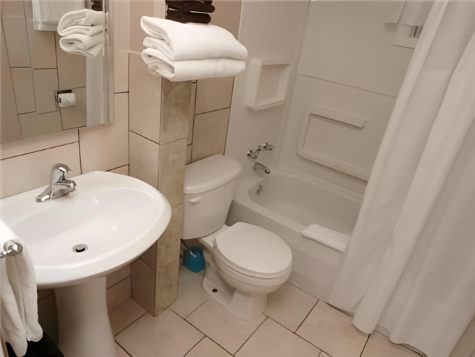 Bathroom 2, Valley Star Motel, Okanagan-Similkameen