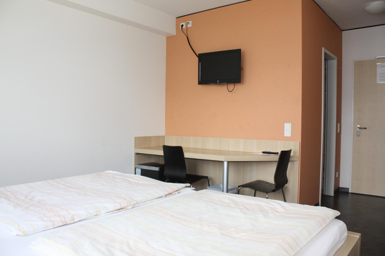 Bedroom 2, Hotel Grand Tour Cologne, Rhein-Erft-Kreis