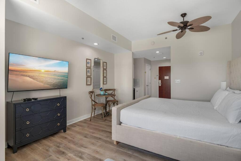 Others 5, "Wine Down" - NEW GOLF CART - Gorgeous 2-bdrm Lockout in Sandestin, Walton