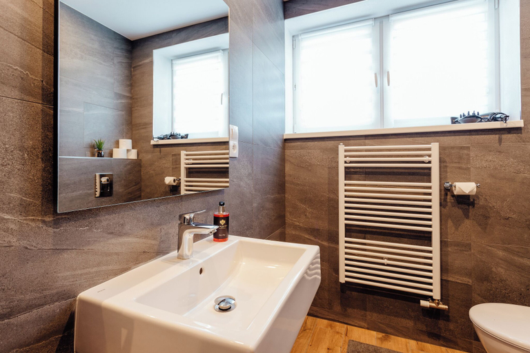 Bathroom 4, Miracle Seasons, Liptovský Mikuláš