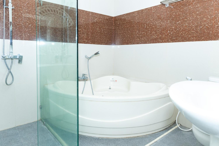 Bathroom 14