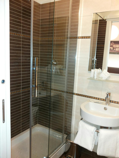 Bathroom 2, Manila Inn, Rome