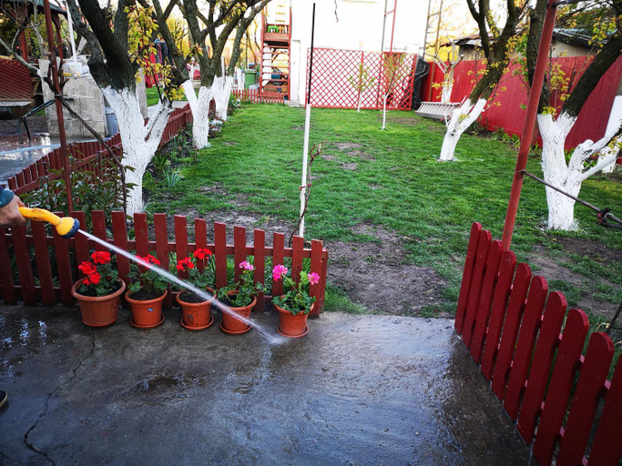 Others 5, Casa cu Foisor, Tuzla