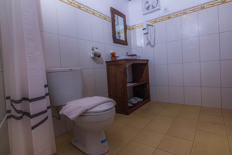 Bathroom 14