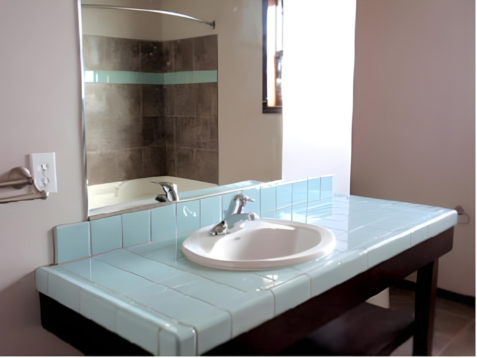 Bathroom 3, Inn at Nye Beach, Lincoln