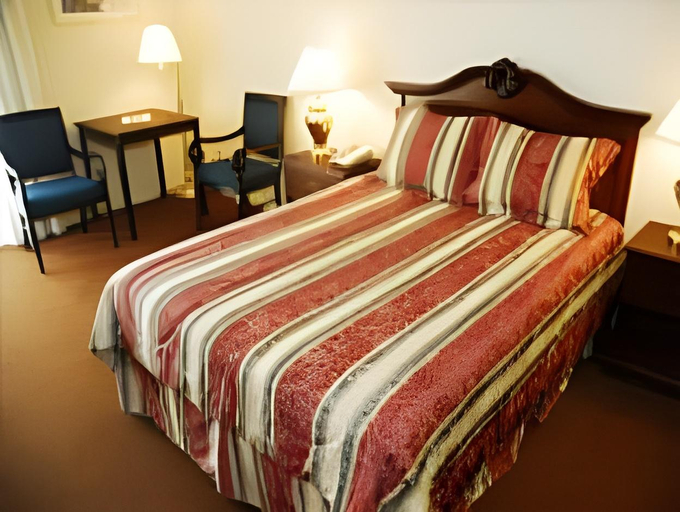 Bedroom 2, Sand Dollar Inn, Monterey
