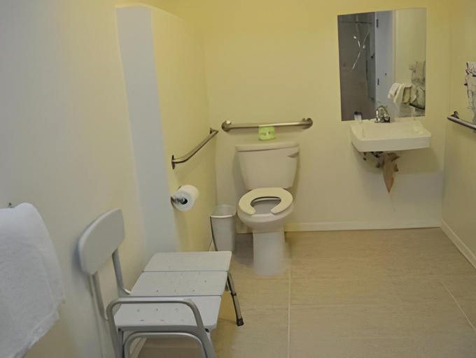 Bathroom 4, America Inn & Suites, Kern