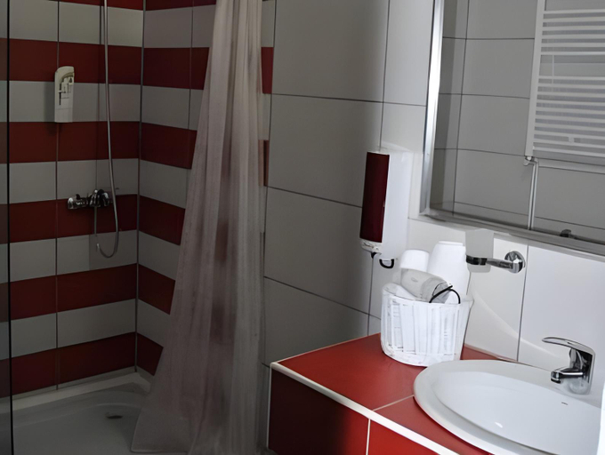 Bathroom 4, Hotel Corona, Drobeta-turnu Severin