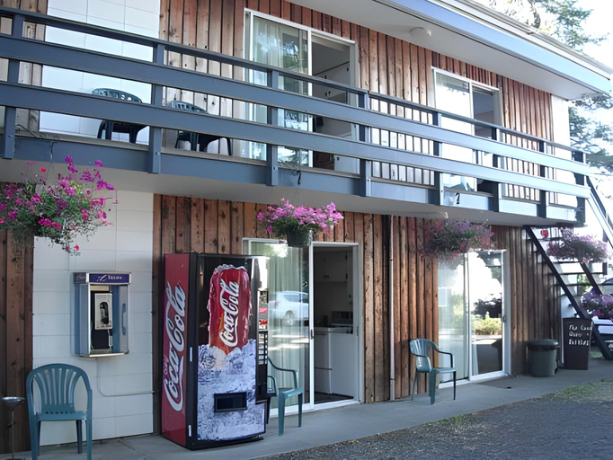 Others 2, Edgewater Motel, Comox-Strathcona