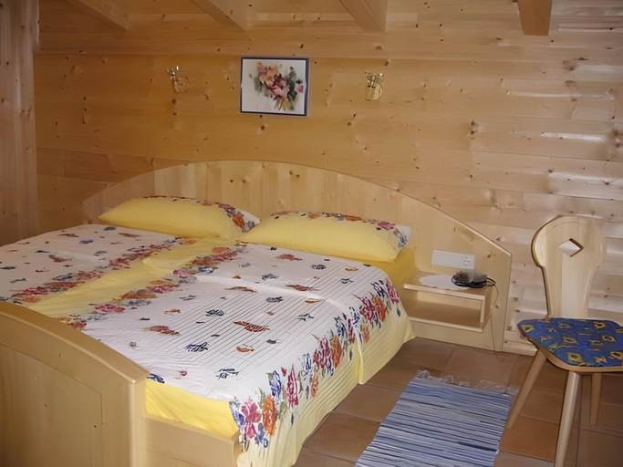 Bedroom 2, Der Ortnerhof - Hotel & Reiterhof, Lienz