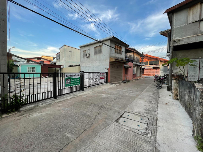 Exterior & Views 8