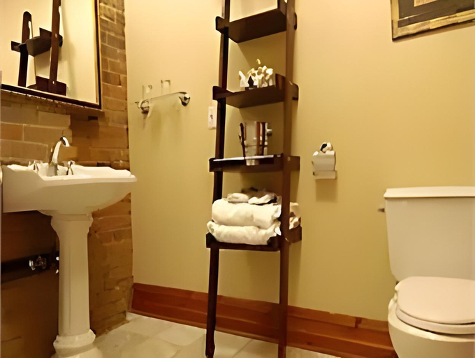 Bathroom 4, Auberge du Vieux-Port, Montréal