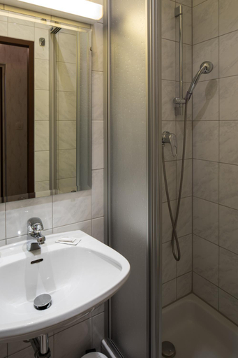 Bathroom 5, Hotel Admiral, Wien