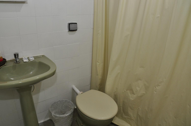 Bathroom 2, Hotel Plaza Riazor, Rio de Janeiro