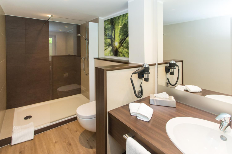 Bathroom 2, Thalhauser Muhle Hotel-Restaurant, Neuwied