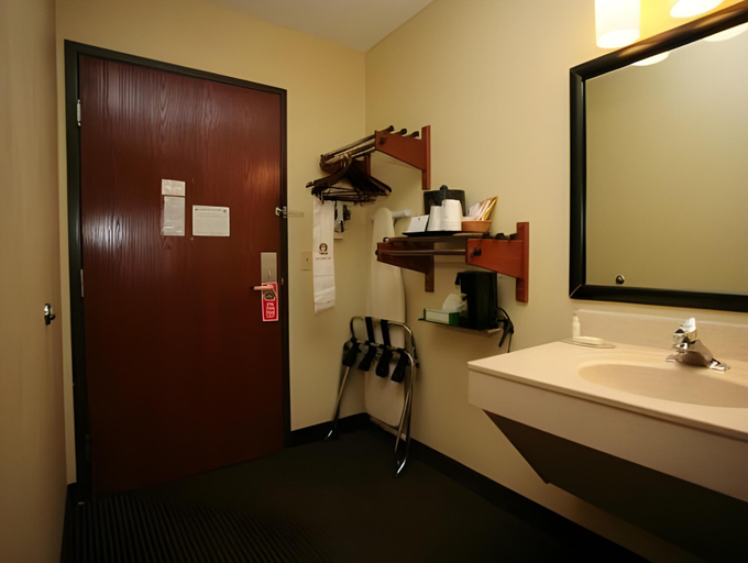 Bathroom 4, Baymont by Wyndham Dale, Spencer