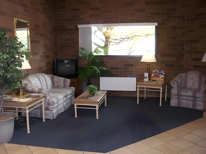 Public Area 4, SkyLight Inn Cleveland - Willoughby, Lake
