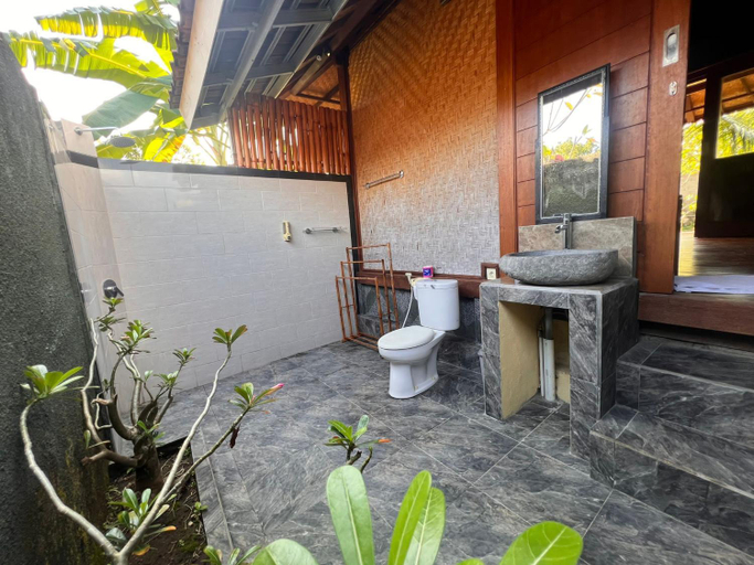 Bathroom 4, Gatri Hut, Klungkung