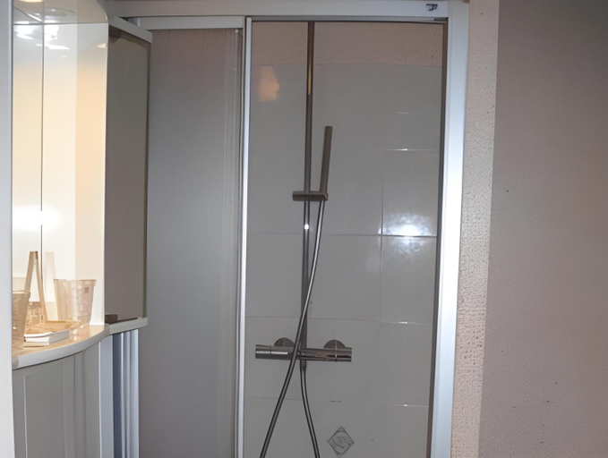 Bathroom 3, Hotel des Vignes - Julienas, Rhône
