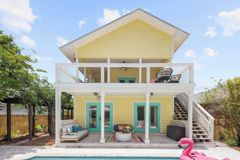 Woodward Way Luxe Villa Near Beach w/ Pool, Hot Tub & Stocked Kitchen, Okaloosa