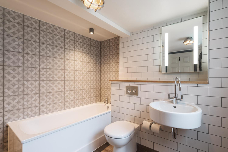 Bathroom 3, Lifeboat Inn, Cornwall
