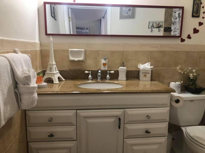 Bathroom 3, Old Town Suites, Monroe