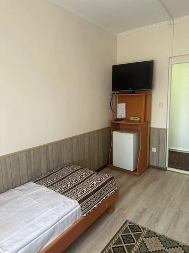 Bedroom 4, Alpinist Hotel, Bishkek