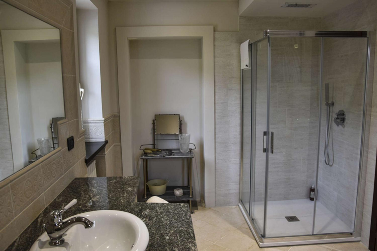 Bathroom 7