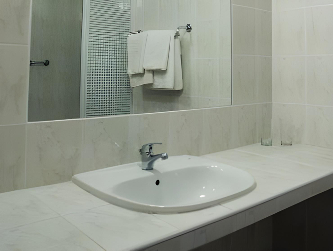 Bathroom 3, Hotel Ambasador Chojny, Łódź
