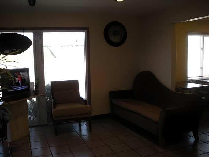 Others 4, Nendels Inn & Suites Dodge City Airport, Ford