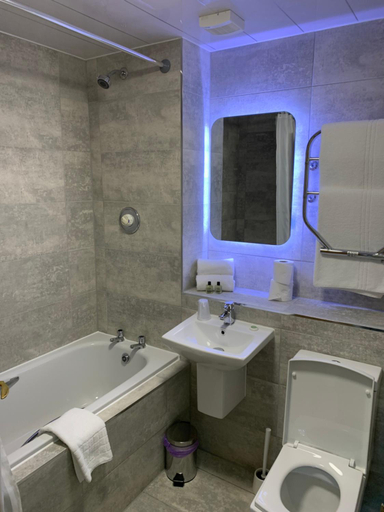 Bathroom 3, Halo Crowwood Hotel Glasgow, North Lanarkshire