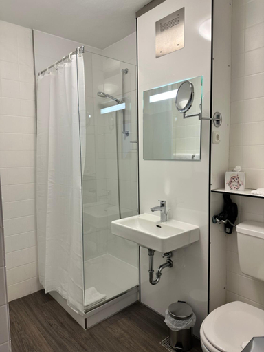 Bathroom 10