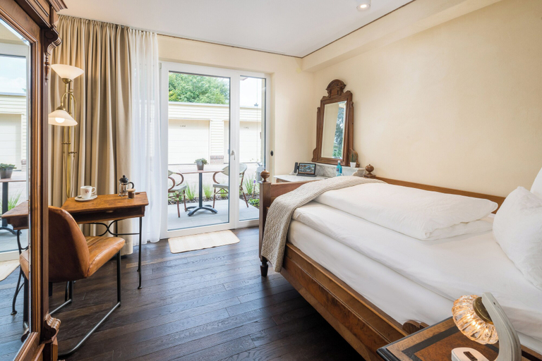 Bedroom 2, Parkhotel Jever, Friesland